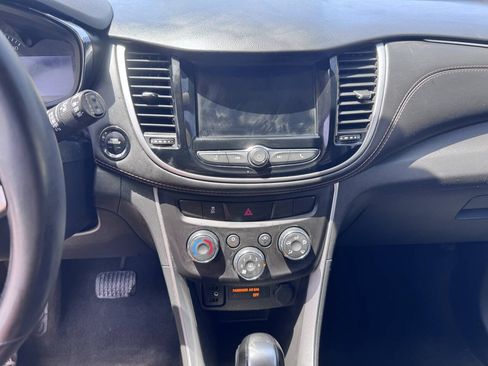 Used 2019 Chevrolet Trax LT w/ LT Convenience Package AWD/4WD image 22