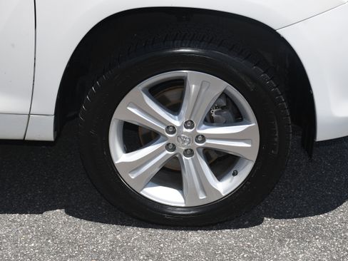 Used 2010 Toyota Highlander Limited AWD/4WD image 21