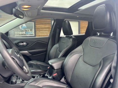 Used 2022 Jeep Cherokee Limited image 11