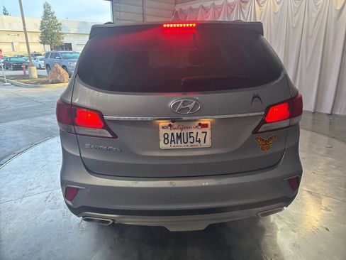 Used 2017 Hyundai Santa Fe SE image 6