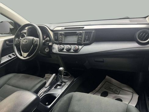 Used 2018 Toyota RAV4 LE FWD image 7