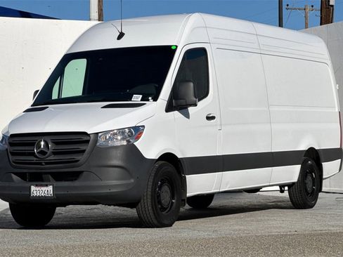 Used 2024 Mercedes-Benz Sprinter 2500 image 8