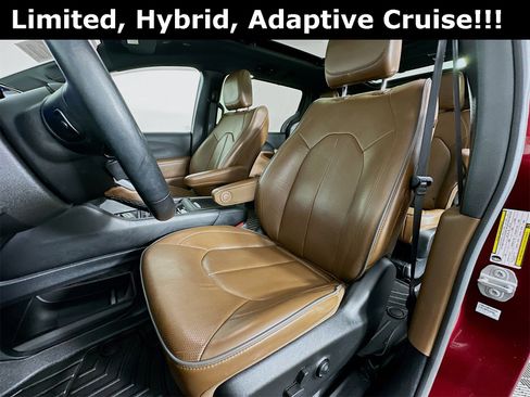 Used 2021 Chrysler Pacifica Limited image 22
