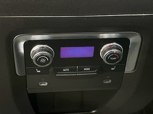 Used 2024 GMC Yukon XL AT4 w/ Technology Package AWD/4WD image 27