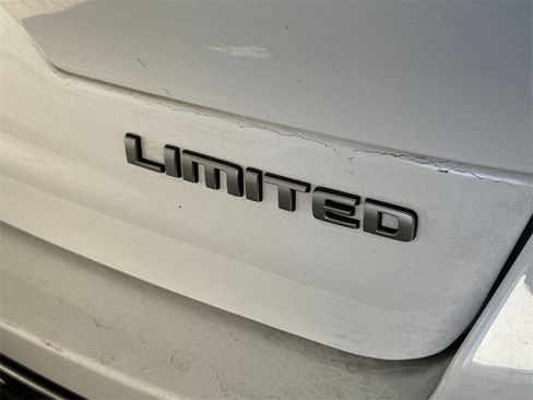 Used 2024 Jeep Grand Cherokee L Limited w/ Luxury Tech Group II image 9