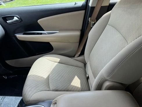 Used 2017 Dodge Journey SXT w/ Comfort/Convenience Group FWD image 19