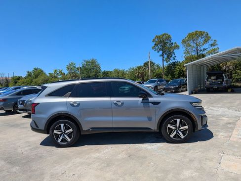 Certified 2023 Kia Sorento EX FWD image 9