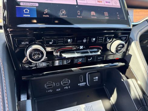 New 2025 Jeep Grand Cherokee L Summit image 32