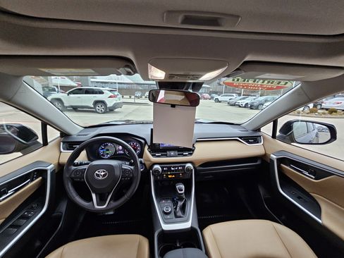 Certified 2022 Toyota RAV4 XLE Premium image 15