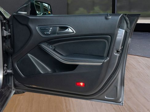 Used 2018 Mercedes-Benz CLA 250 4MATIC image 17