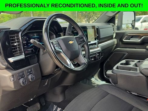 Used 2025 Chevrolet Silverado 2500 LT w/ Convenience Package AWD/4WD image 8