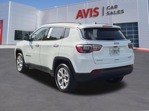 Used 2025 Jeep Compass Latitude w/ Sun & Sound Group AWD/4WD image 9