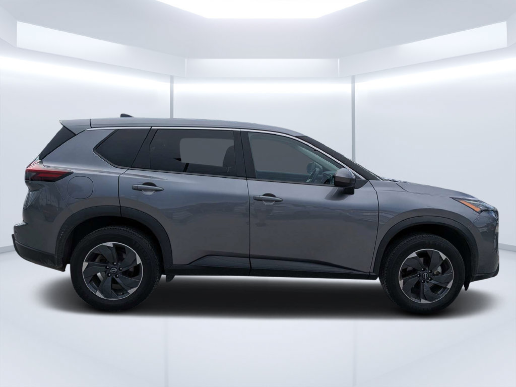 Used 2025 Nissan Rogue SV AWD/4WD image 2