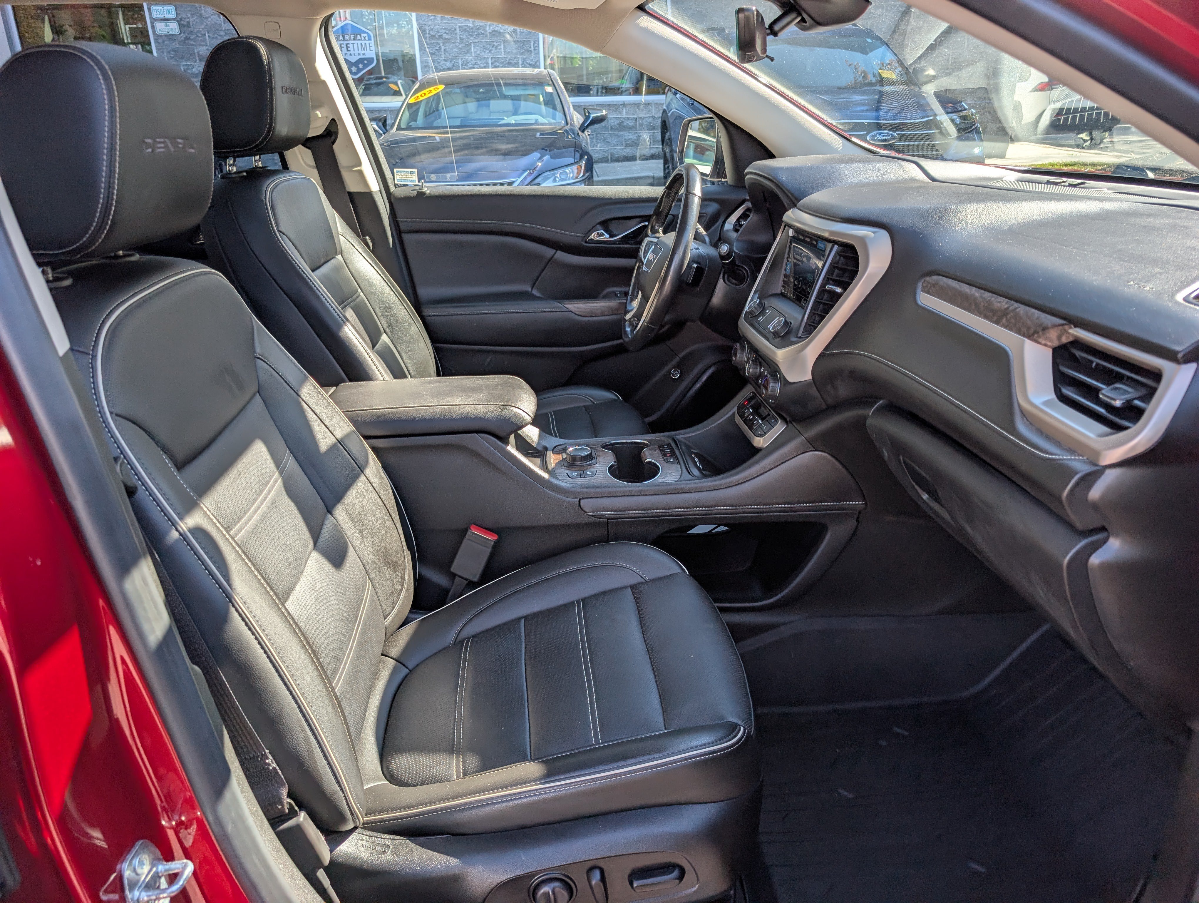 Used 2021 GMC Acadia Denali w/ Denali Ultimate Package AWD/4WD image 11