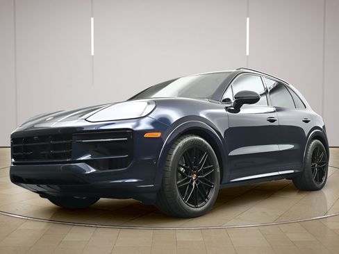 Certified 2026 Porsche Cayenne GTS AWD/4WD image 32