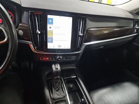 Used 2018 Volvo S90 T5 Momentum w/ Convenience Package image 6