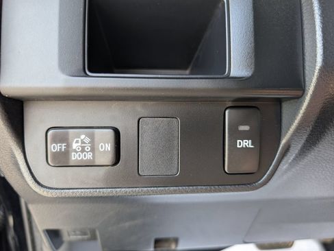 Used 2017 Toyota Tacoma SR5 w/ Tow Package AWD/4WD image 21