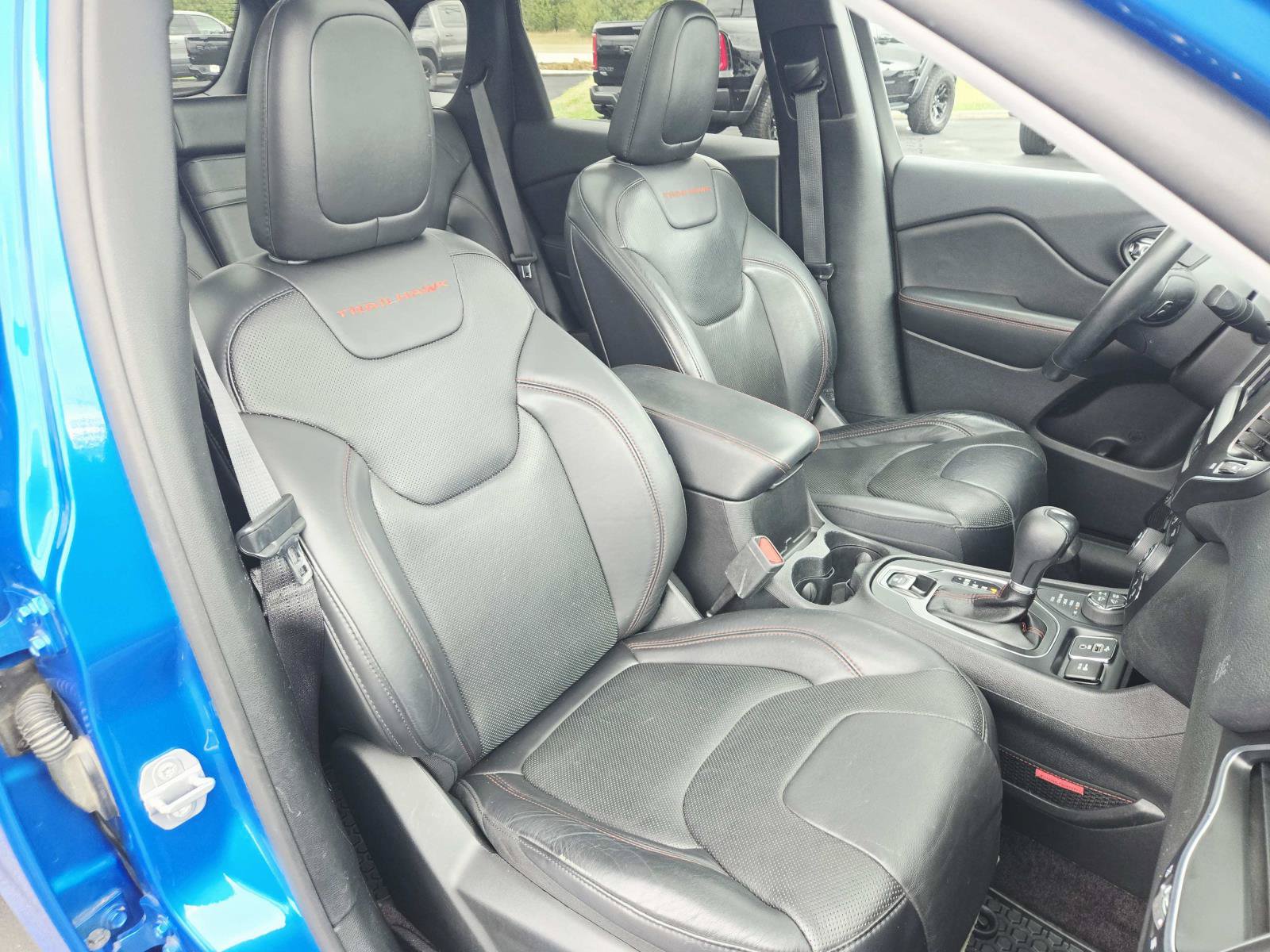 Used 2019 Jeep Cherokee Trailhawk AWD/4WD image 17