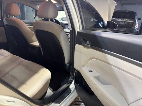 Used 2018 Hyundai Elantra SEL FWD image 25