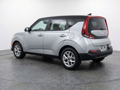Used 2025 Kia Soul LX w/ LX Technology Package image 6