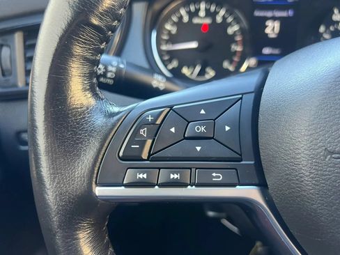 Used 2019 Nissan Rogue SV w/ Sun & Sound Touring Package AWD/4WD image 20