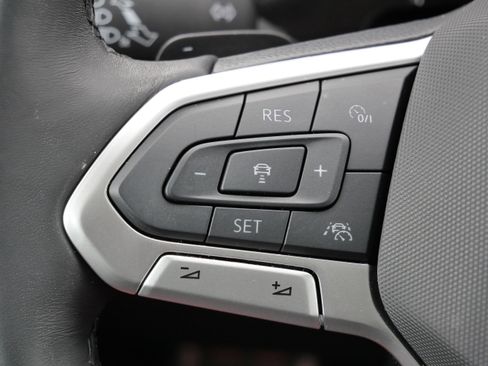 Used 2025 Volkswagen Atlas SEL Premium R-Line AWD/4WD image 32