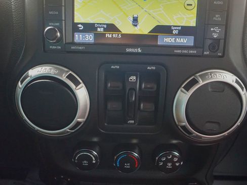 Used 2013 Jeep Wrangler Unlimited Rubicon image 22