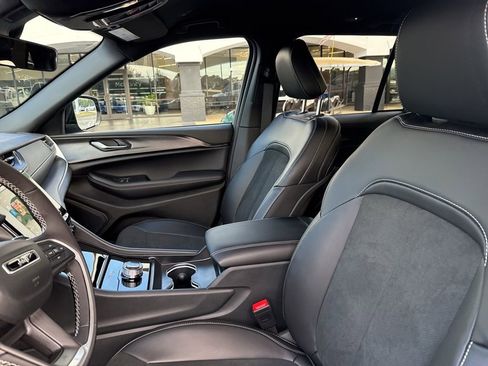 New 2025 Jeep Grand Cherokee Altitude image 24
