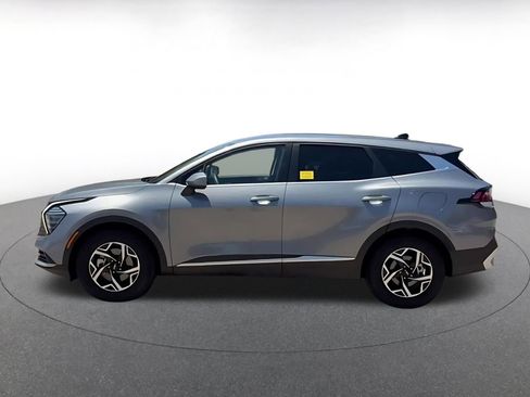 Used 2025 Kia Sportage LX FWD image 9
