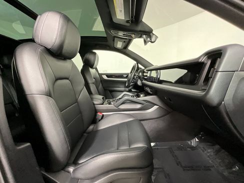 Used 2024 Porsche Cayenne image 20