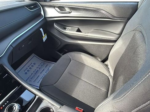 New 2025 Jeep Grand Cherokee Laredo X image 14