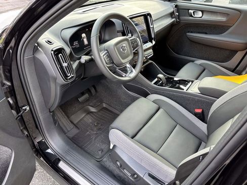 Used 2024 Volvo XC40 Recharge Core w/ Protection Package Premier image 25
