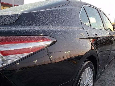 Used 2018 Toyota Camry XLE image 8