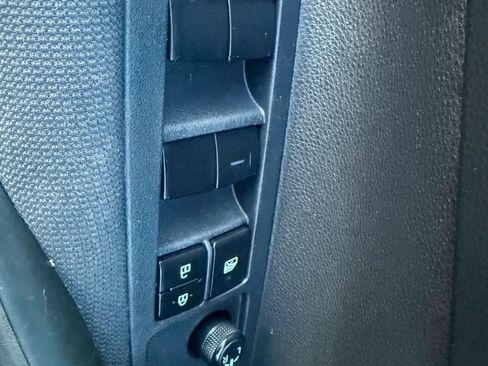 Used 2020 Toyota Corolla LE FWD image 27