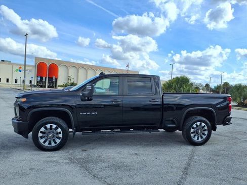 Used 2022 Chevrolet Silverado 2500 Custom w/ Custom Value Package image 4