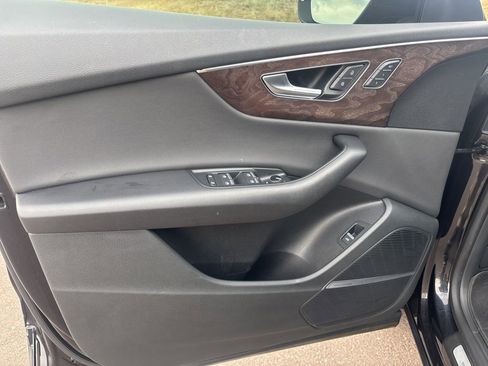 Used 2019 Audi Q8 Premium Plus AWD/4WD image 12