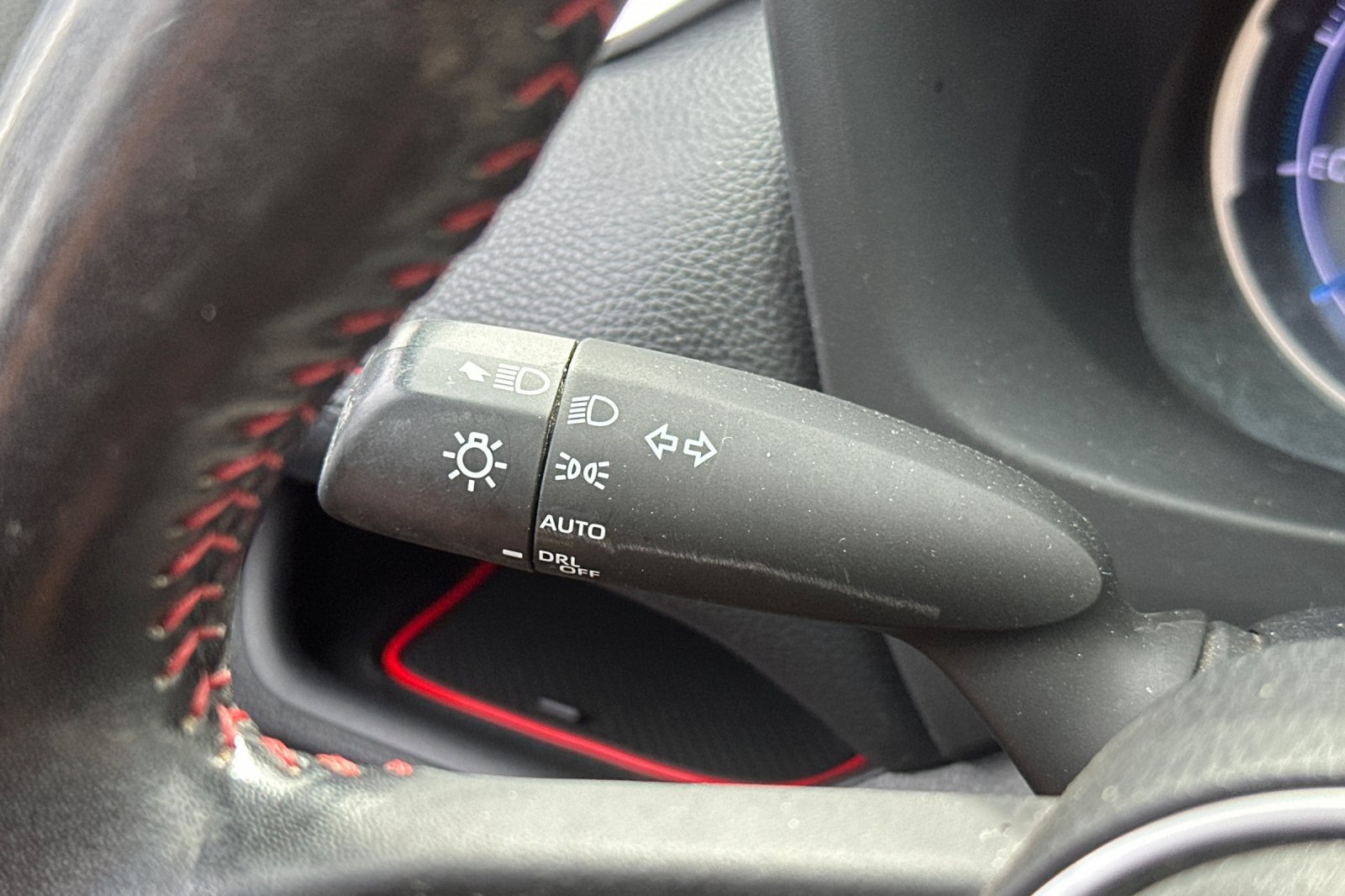 Used 2021 Toyota RAV4 SE w/ Weather & Moonroof Package AWD/4WD image 38