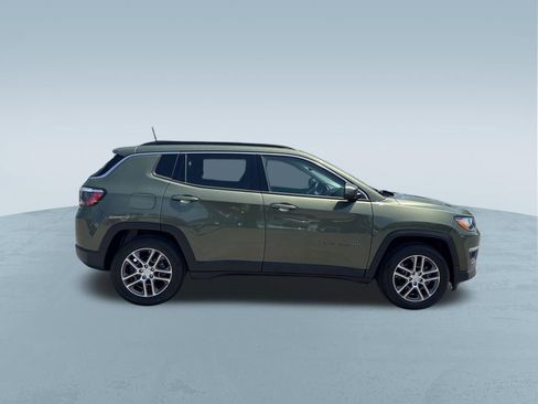Used 2020 Jeep Compass Latitude FWD image 9