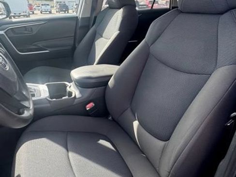Used 2022 Toyota RAV4 LE AWD/4WD image 8