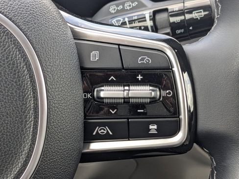 Used 2025 Kia Sorento EX w/ Panoramic Sunroof Package image 29