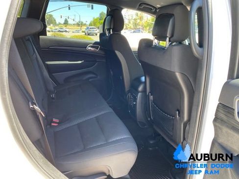 Used 2022 Jeep Grand Cherokee Laredo E AWD/4WD image 20