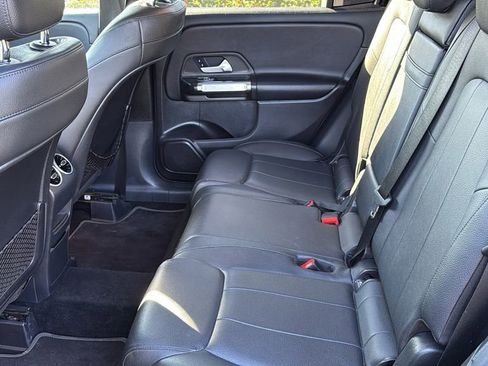 Used 2021 Mercedes-Benz GLB 250 image 12
