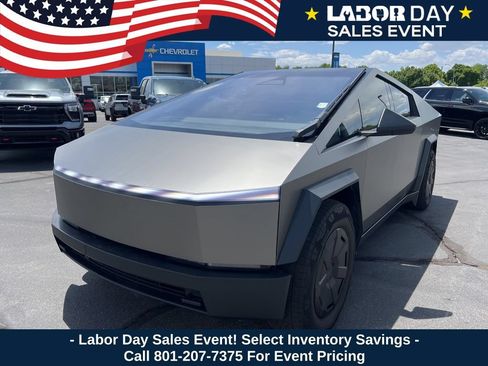 Used 2024 Tesla Cybertruck AWD Crew Cab image 2