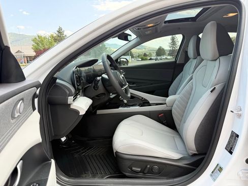 New 2025 Hyundai Elantra Limited image 11