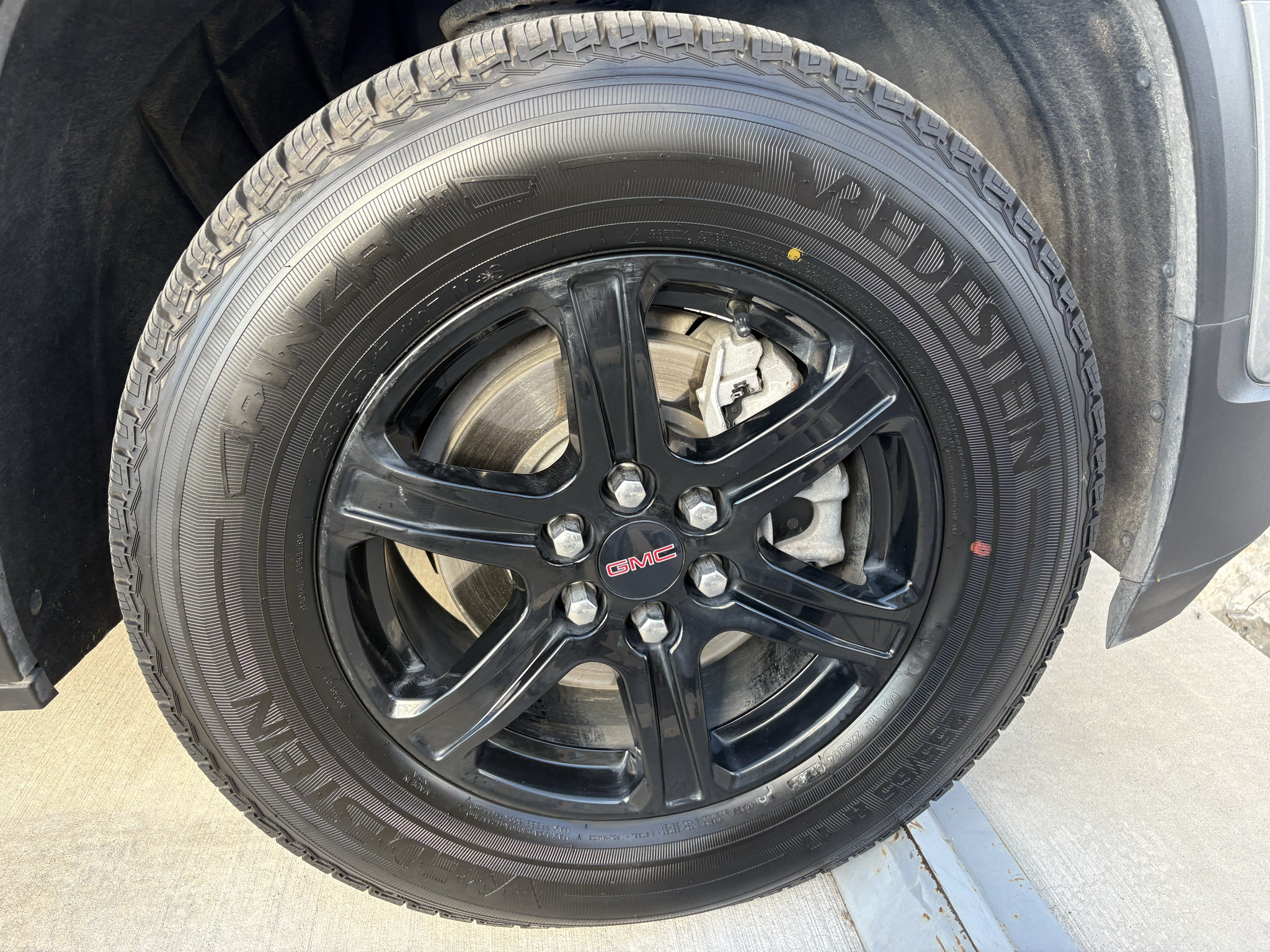 Used 2023 GMC Acadia AT4 w/ Technology Package AWD/4WD image 3