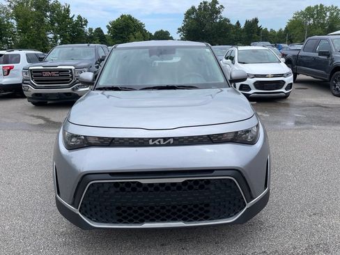 Used 2025 Kia Soul LX w/ LX Technology Package FWD image 4