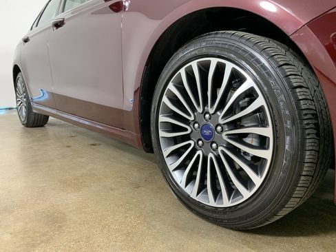 Used 2017 Ford Fusion SE w/ Fusion SE Technology Package image 6