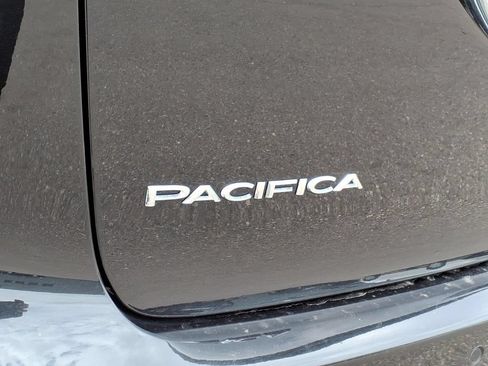 Used 2024 Chrysler Pacifica Limited FWD image 28