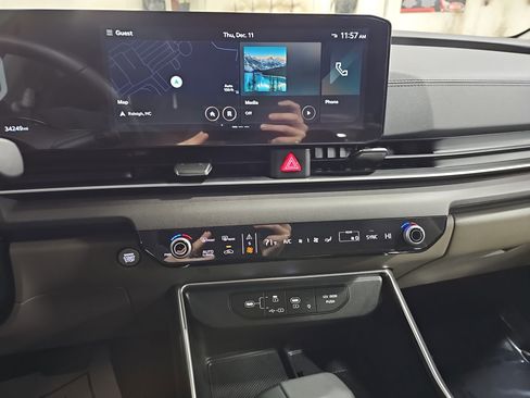 Used 2025 Kia Carnival SX image 22