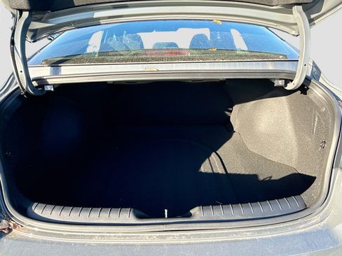 New 2025 Hyundai Elantra SEL image 18